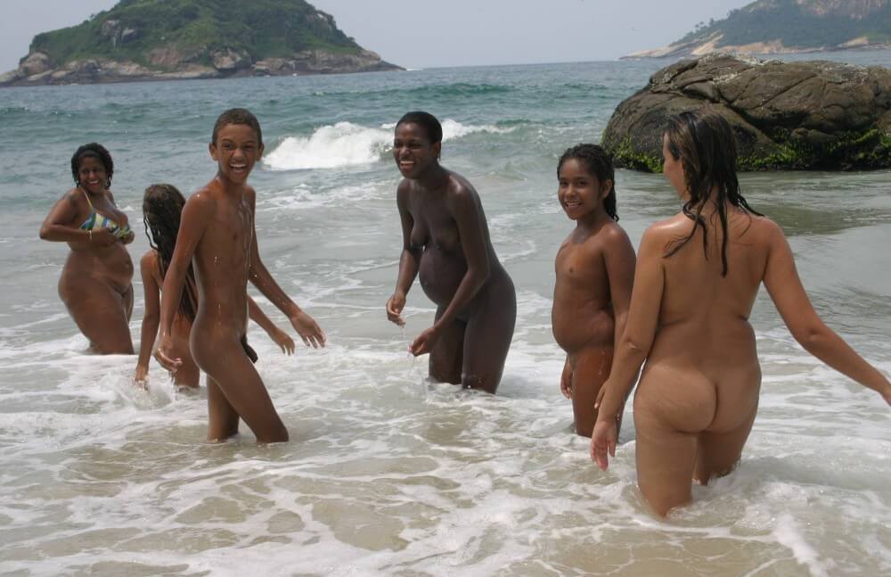 Brazils Endless Water Fun pics - Family nudism in its cultural context