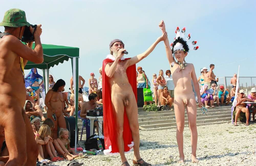 Native Headdress Dance pics - Benefits of naturist recreation and harmony with nature