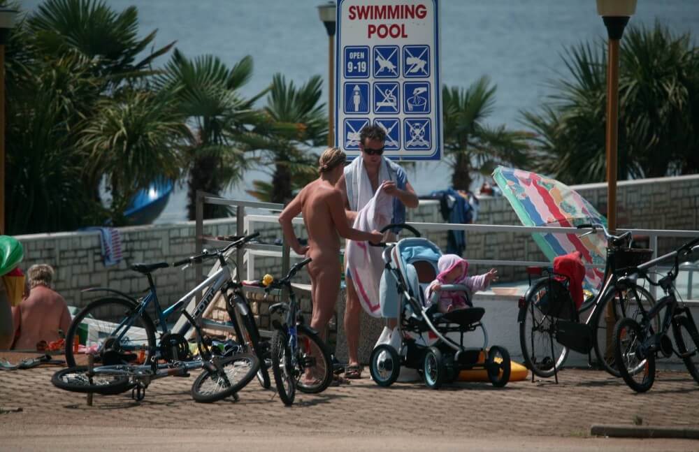 Poolside Camp Gathering pics - Naturism as a protest against puritanical moral norms