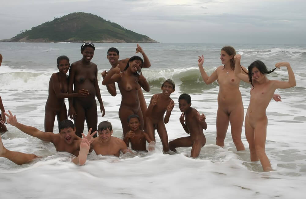Photo nudism in Brazil - Nature provides inspiration and energy for the lives of naturists