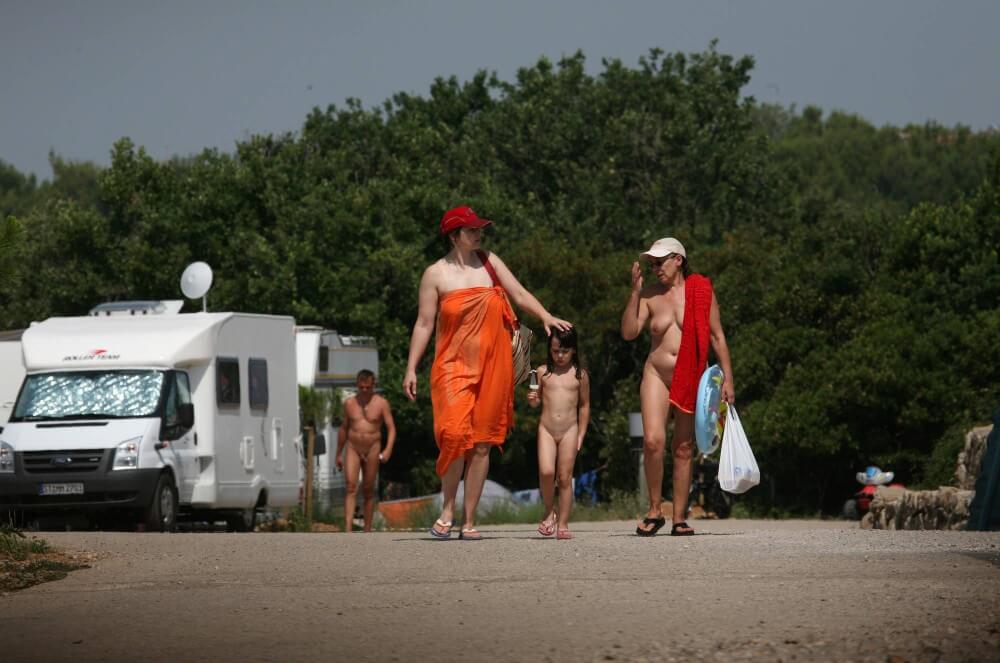 Bondi Beach Path Outskirt pics - Nudism is a way to improve health and boost self-esteem