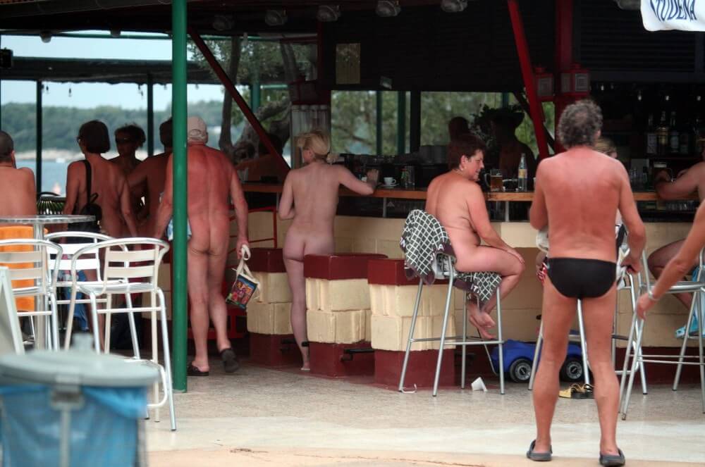 Outdoor diner view - The idea of being naked is good