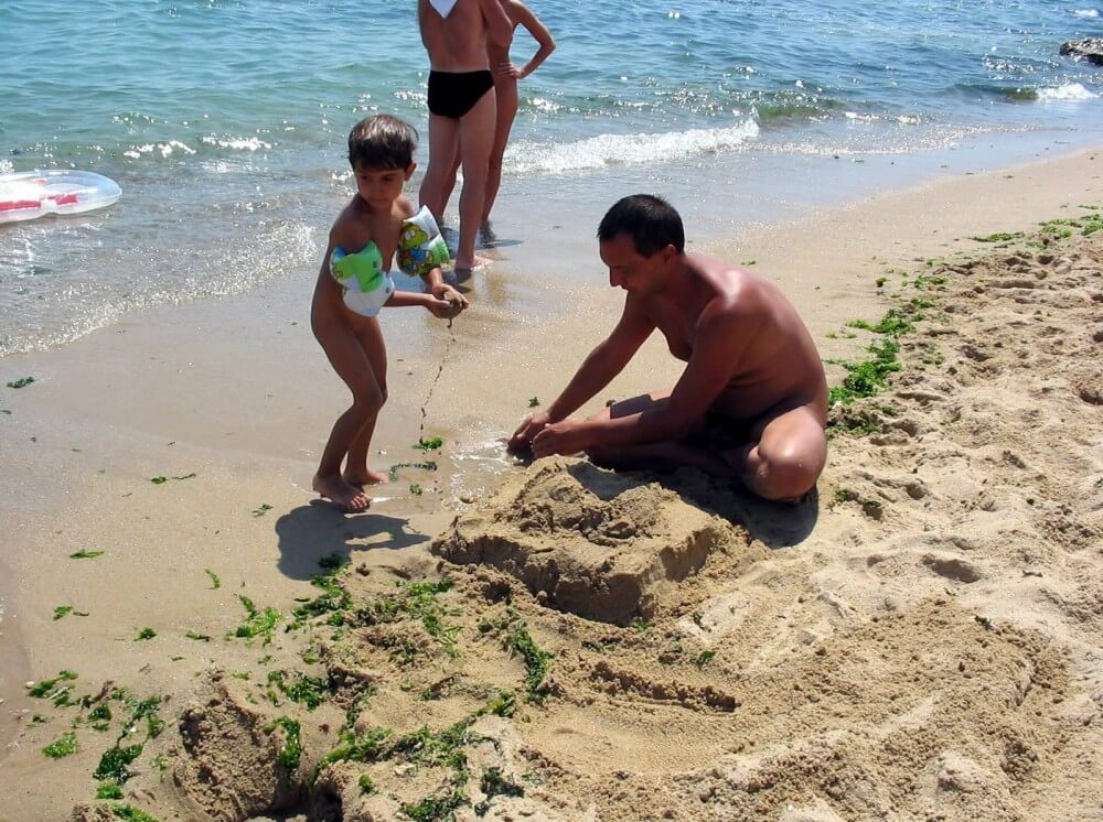 Bulgarian Sandy Paint Over - A nudist values trust and honesty between people