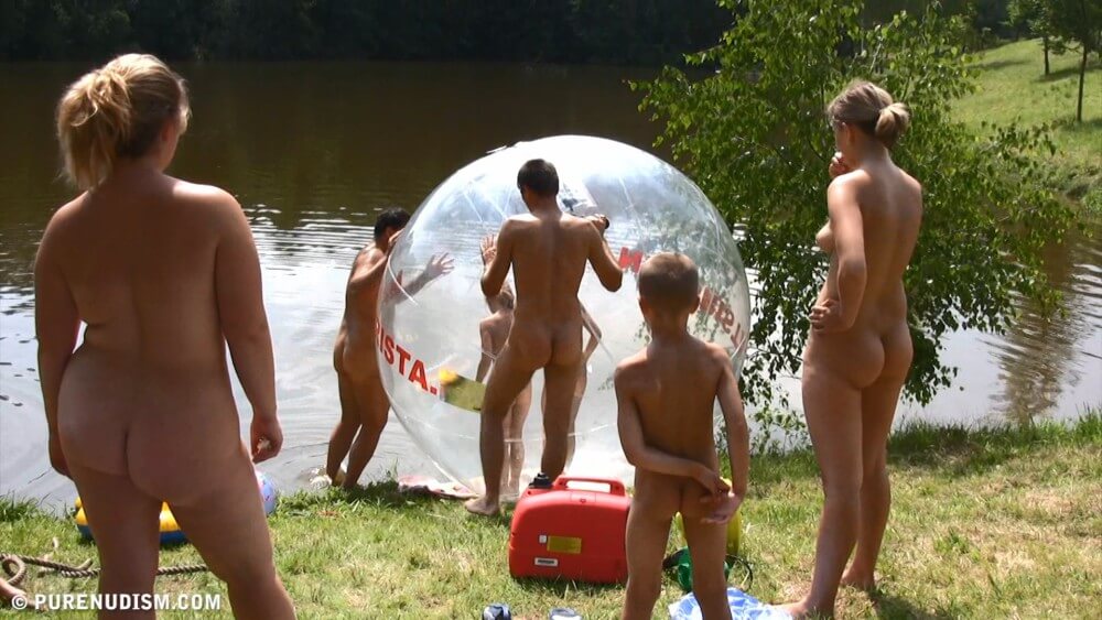 Aqua Nude Relaxation Full HD - Spectators are permitted to be naked