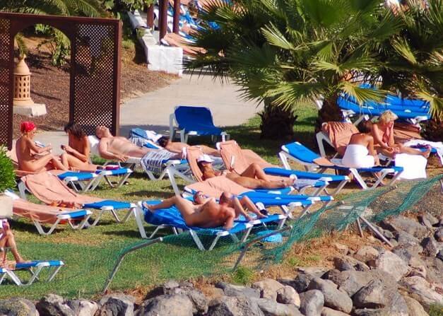 Enature - Les textiles - Nudism and naturism encourage a love of nature and oneself