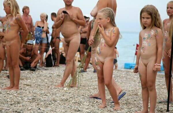 Nudism photo gallery # 1 - Ordinary people as naturists