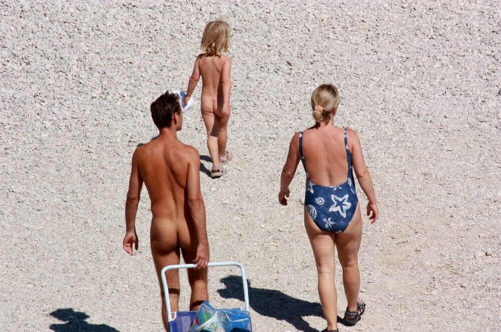 Beach Voyage Nudism Life pics - It helps people understand that the naked body is not an object to be judged