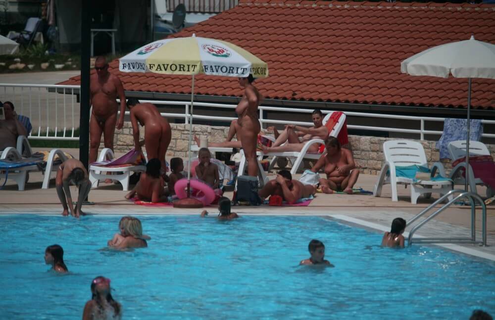 Naturist Pool Observation pics - Nudism helps strengthen friendships