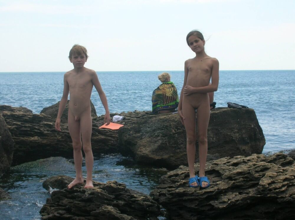Beach Rocking Profile pics - Naturism implies a life free of unnecessary problems