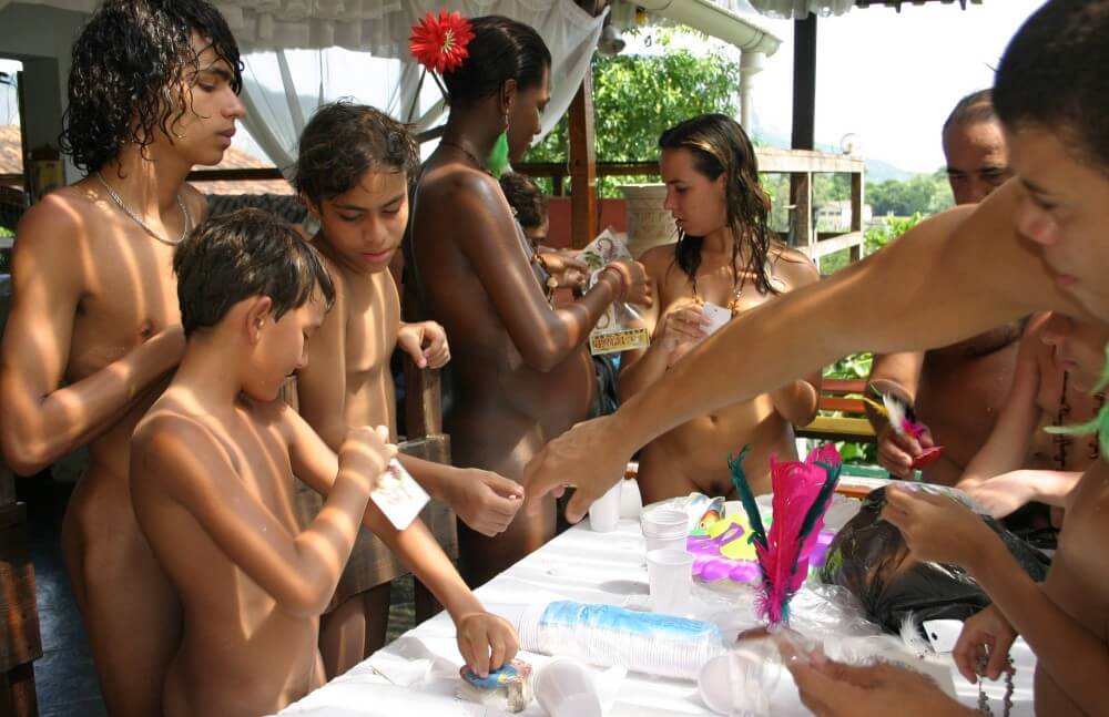 Brazilian Sunshine Beauty photos - Naturists live in harmony and tranquility