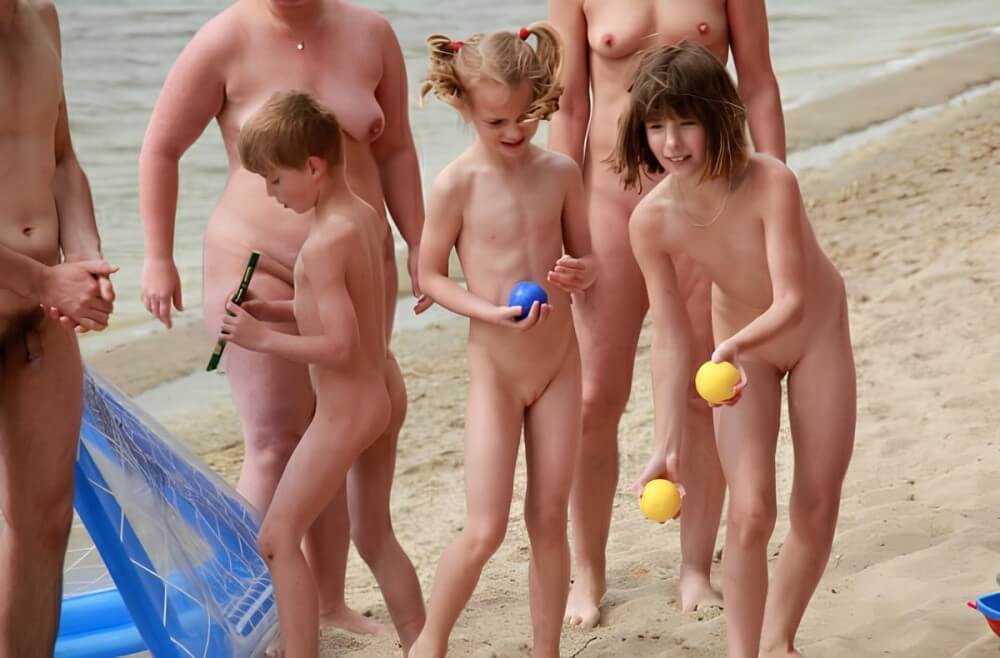 Lezero family games big gallery - Watching naked nudists