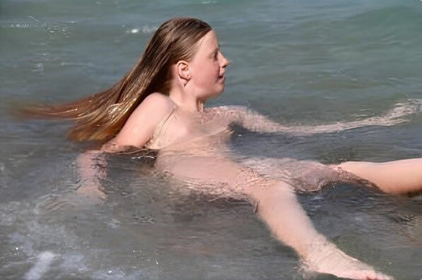 Turqoise Water Splash pics - Naturism and nudism are a path to spiritual peace