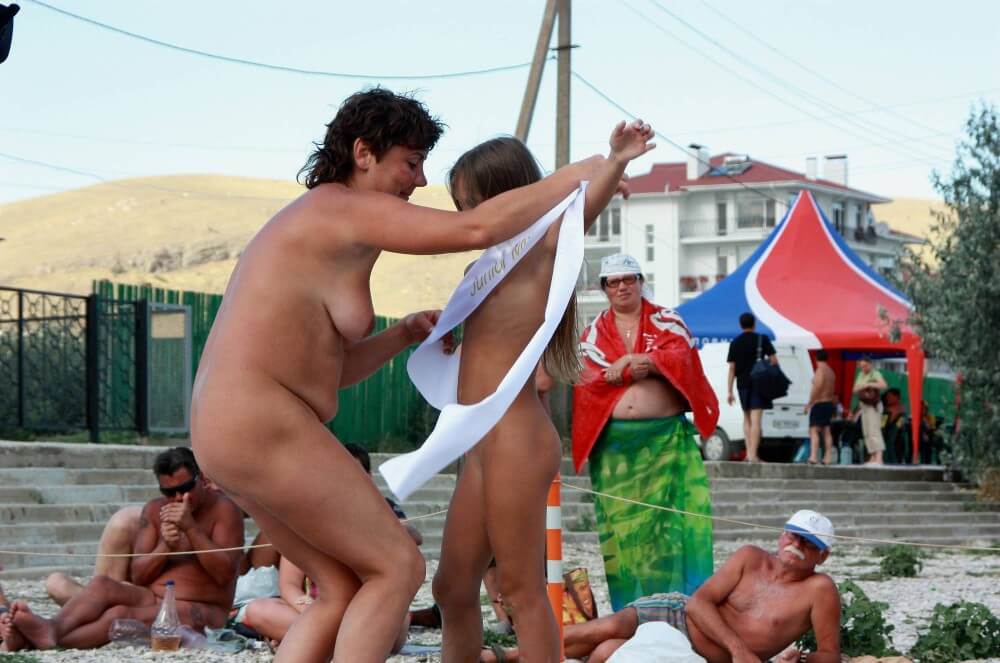 Presenting Mini Awards photos - Nudism promotes psychological and physical well-being