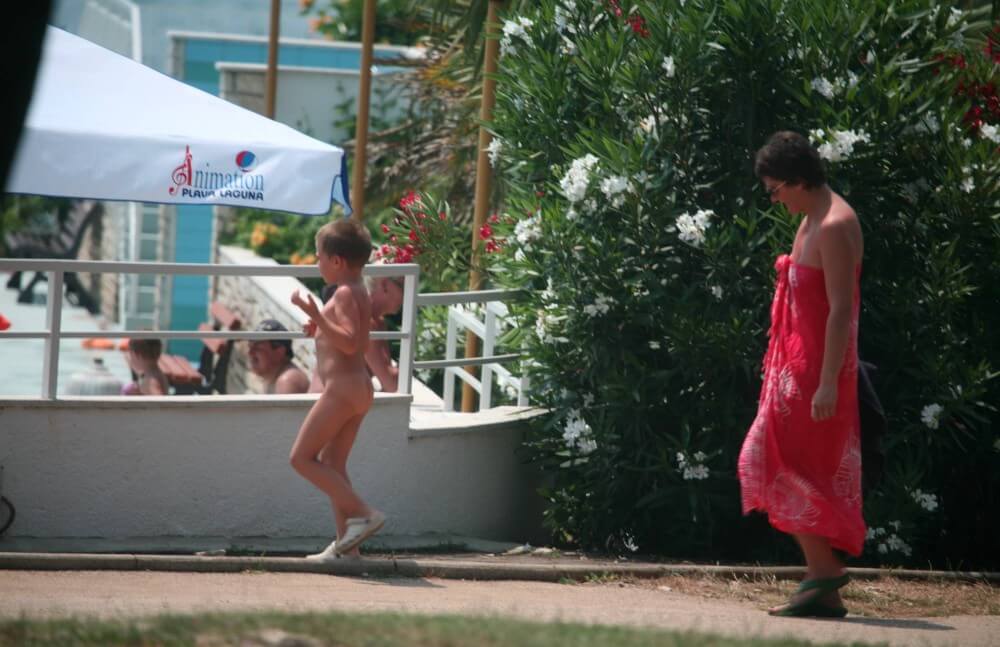 Naturist Pool Walkaround pics - Differences between nudists and naturists