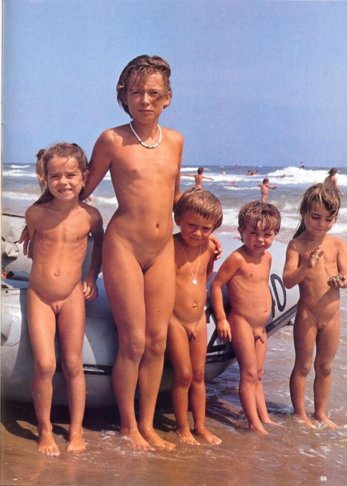 Jung und Frei Nr 2 - Nudists and naturists: whats the differencex