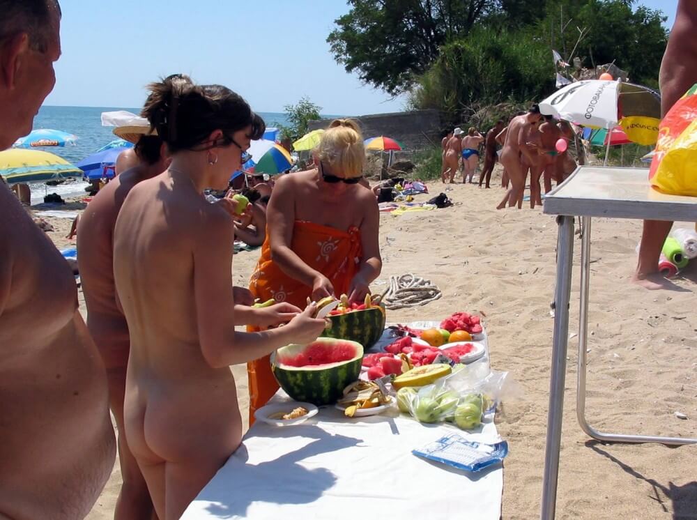 Bulgarian Nude Day Preps pics - Pure naturism teaches us to accept ourselves and others without judgment or criticism