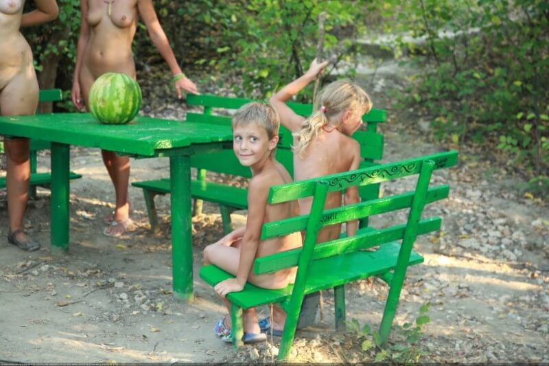 Naturists green picnic photos - In nudist culture, sincerity, honesty, and respect for oneself and others are valued
