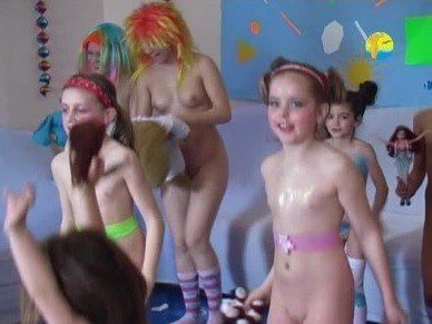 Naturism Freedom: Disco - In nude recreation, harmony with nature and inner balance are important