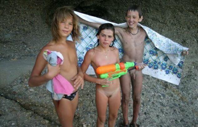 Naturism photo gallery # 33 - Nature provides the energy and strength for life, and well simply be naked