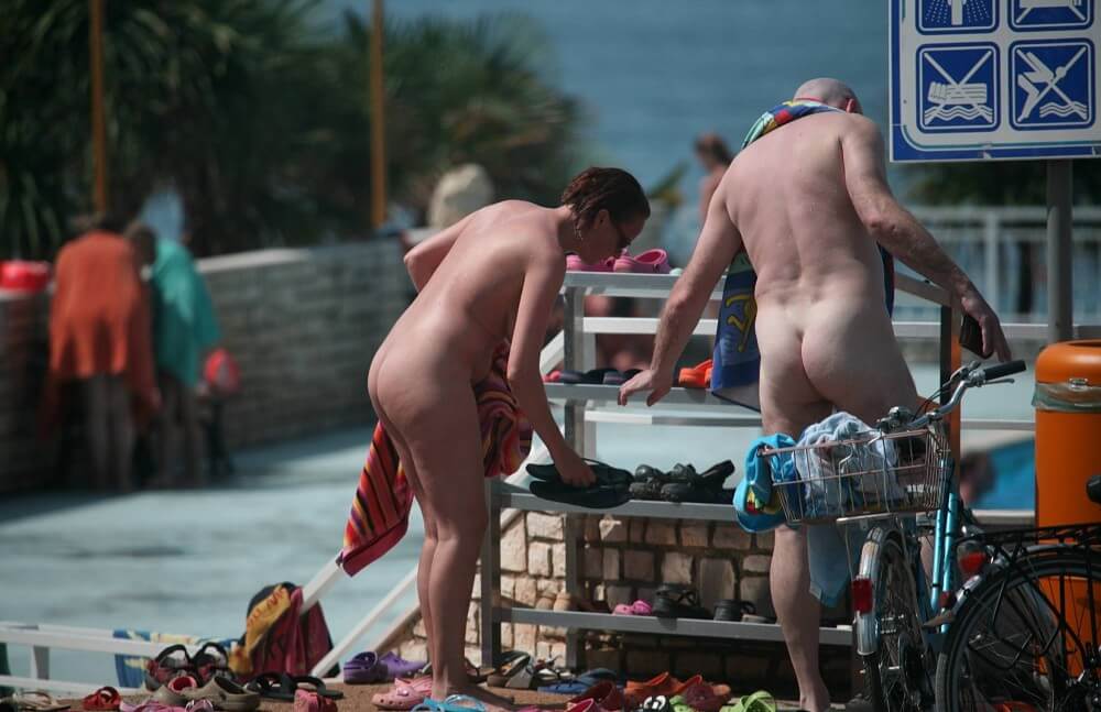 Pool Arrivals and Departures pics - I attended a nudist gathering