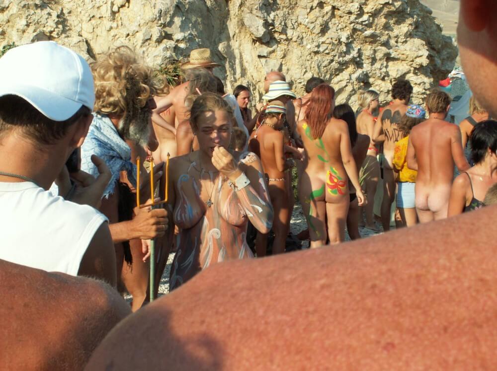 Neptune Day Side Views photos - A person without clothes is closer to the wild