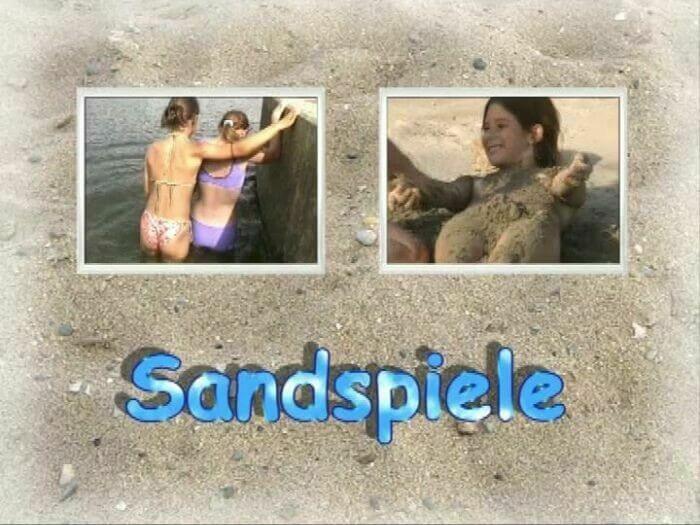 Naturistin: Sandspiele - Living freely and naturally is the dream of naturists