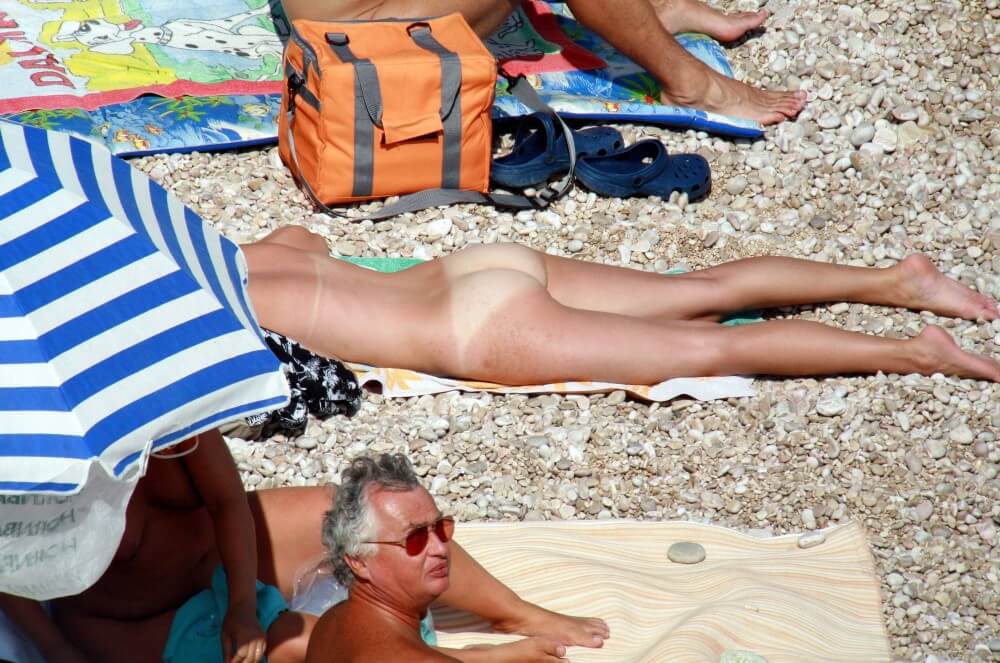 Naturists Beach Relaxation pics - The Foundations of Naturist Philosophy and the Ethical Principles of the Community