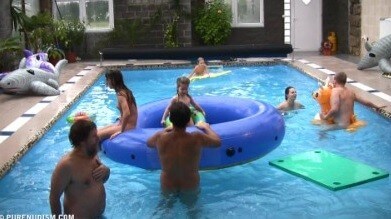 Piano pool and tennis Full HD - The community of naturist movement supporters