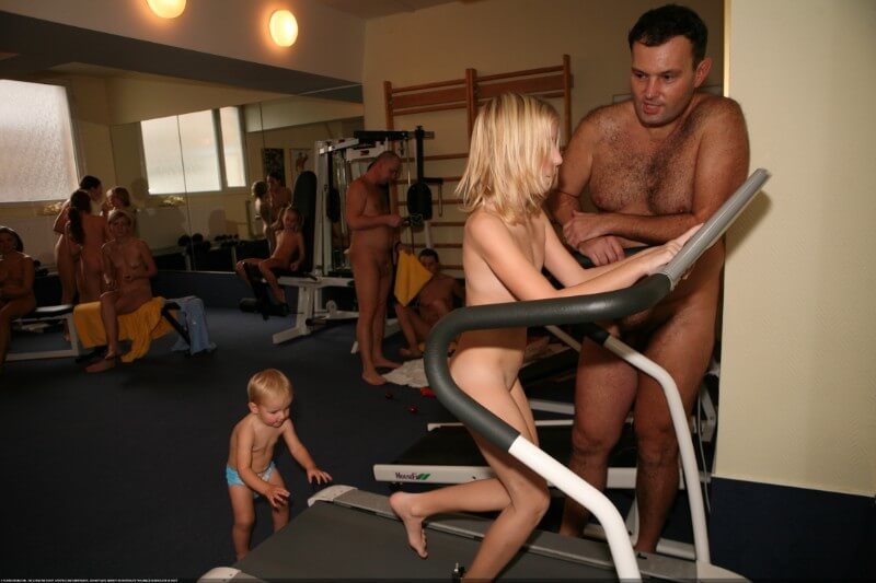 Record room naturists photos - Nature provides inspiration and energy for the lives of naturists