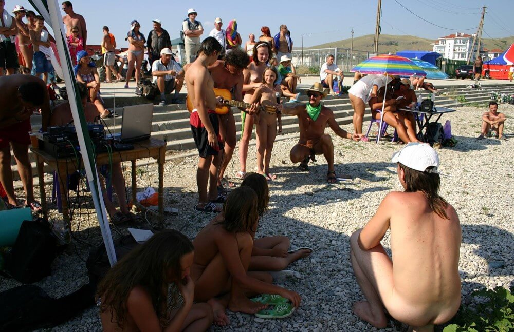 Nude Party By The Steps pics - In nude recreation, harmony with nature and inner balance are important