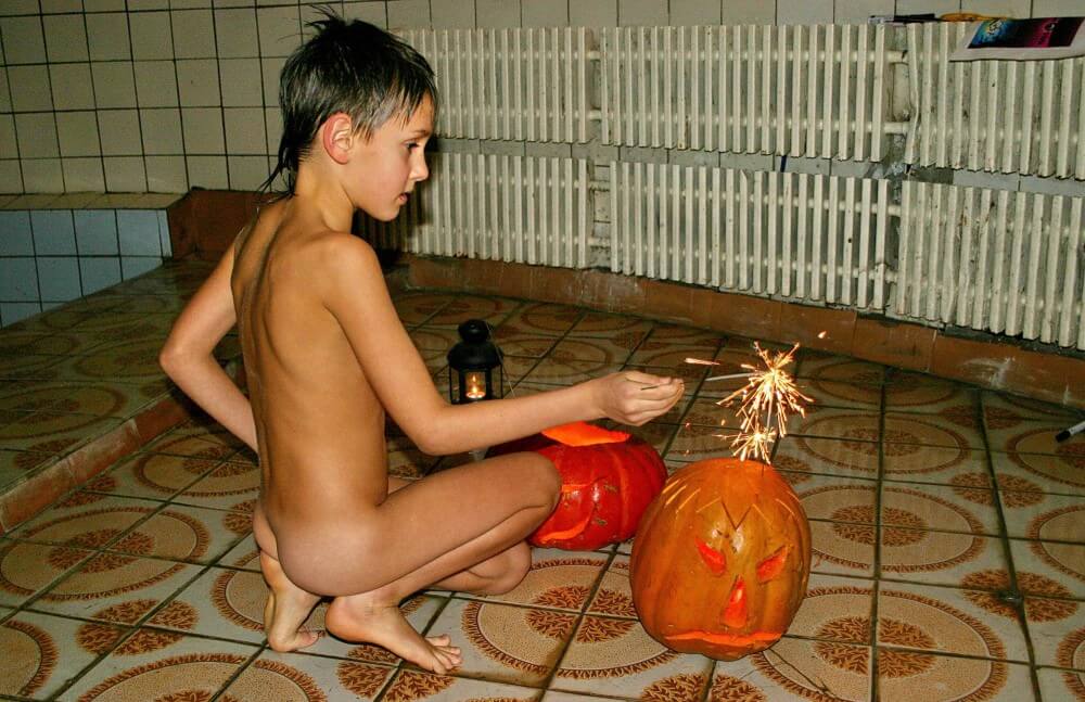 Naturism photo gallery # 20 - Physical freedom is important to many nudists