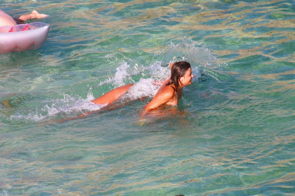 Ula FKK Teen Shore Run pics - Openness to the world and new ideas is an important quality of naturists