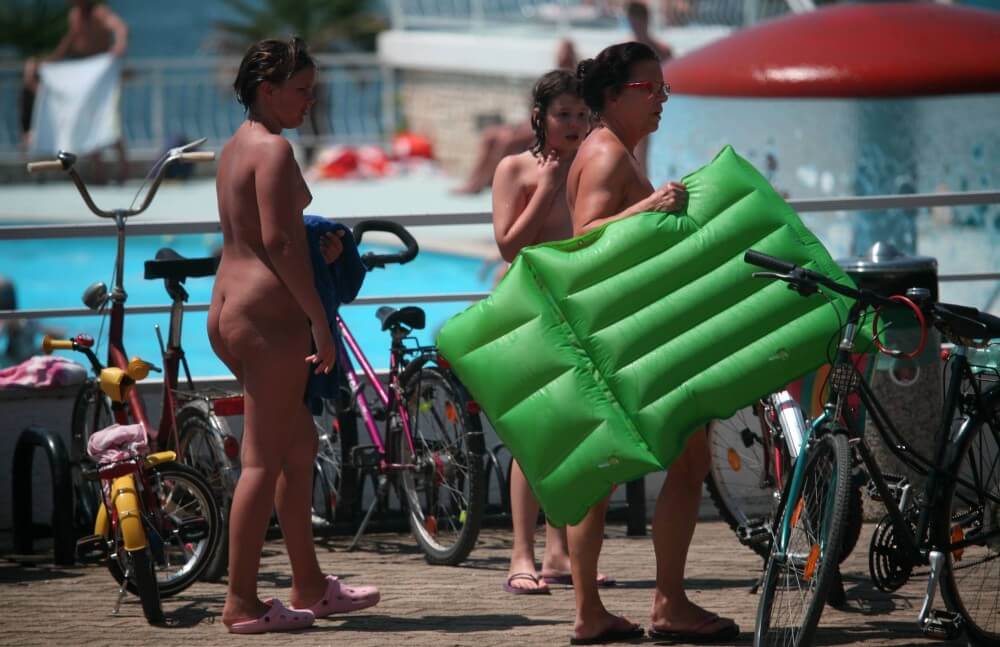 Outdoor Pool Sideliners pics - Not being afraid of nudity is the path to inner freedom and harmony