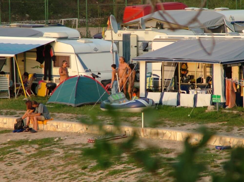 FKK Outdoor Shoreline pics - Advocates of naturism and nudism live in harmony with nature