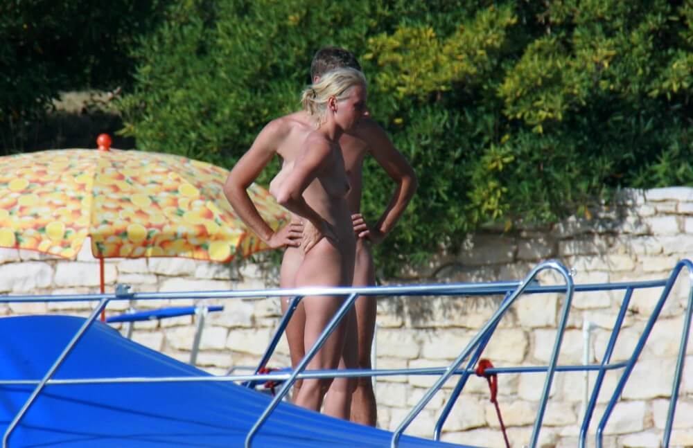 Casual Beachside Strolling pics - Naturism teaches you to accept yourself and others
