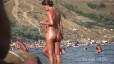 Candid HD Beach adventures Full HD - People come together in unity with nature to take off their clothes