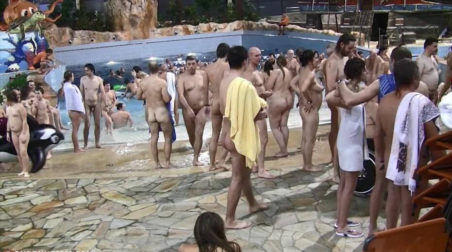 Aquatic park reunion video - Family naturism in the modern world