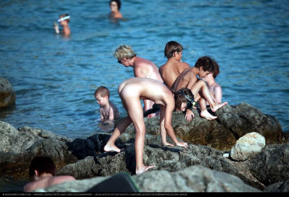 Summer day on the Black Sea photos - Nudity is considered a natural part of human life