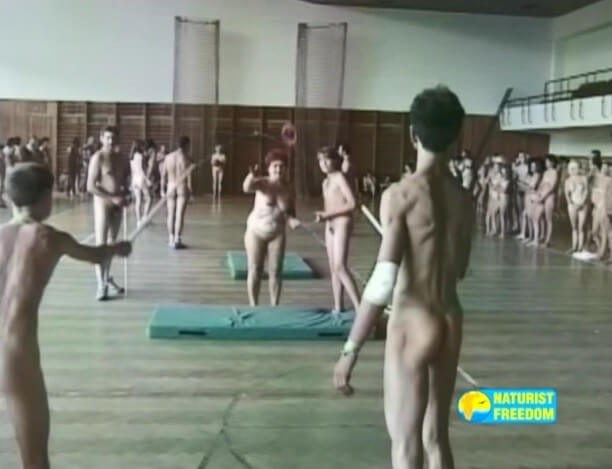 Helios Natura: FKK Fumbling and Tumbling - Happiness is achieved by embracing naturism and nudism in ones life