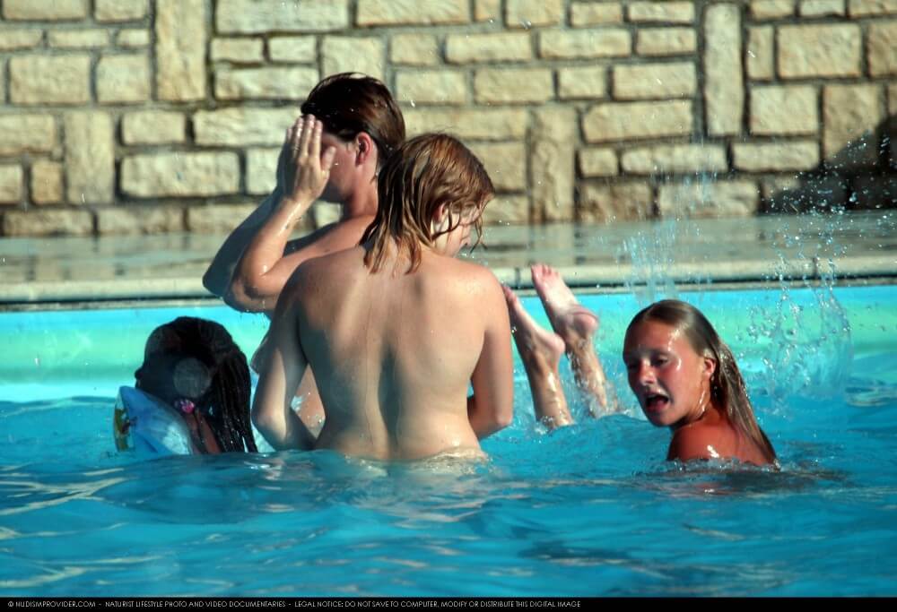 FKK water locations set 22 - Respect for differences is valued in the nudist movement