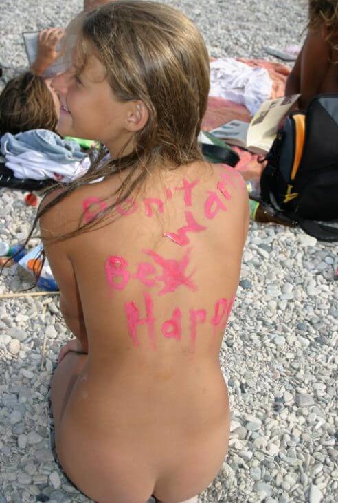 Osez vivre nu… Documentary naturism - Nudism fosters trust and mutual understanding