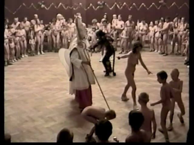 Helios Natura: Christmas Kinder Spiele - For naturists, nudity is part of natural existence
